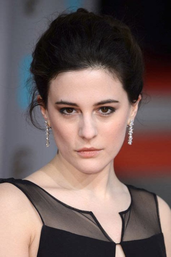 Phoebe Fox - Age, Family, Bio