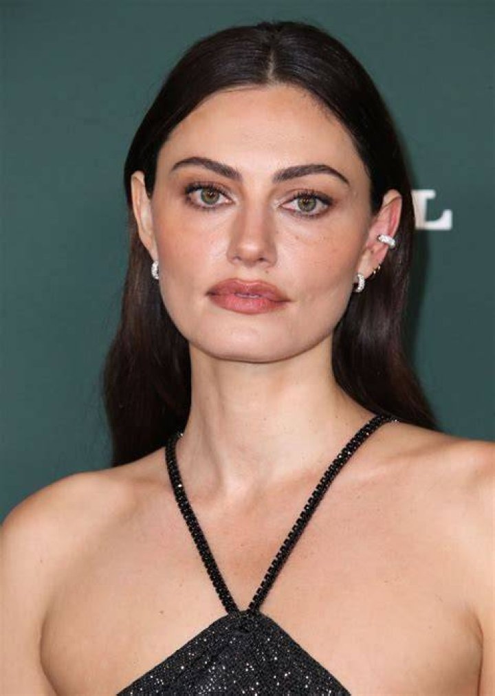 Phoebe Tonkin photo 2