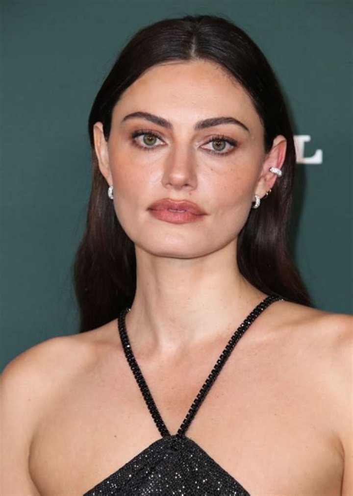 Phoebe Tonkin photo