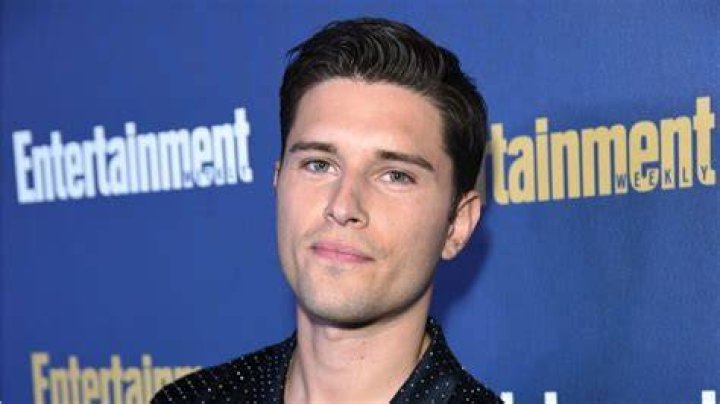 Ronen Rubinstein Came Out As Bisexual; Beautiful Relationship With His Girlfriend! Ronen Rubinstein Came Out As Bisexual; Beautiful Relationship With His Girlfriend!