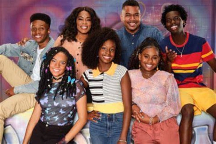 Saturdays - Cast, Ages, Trivia