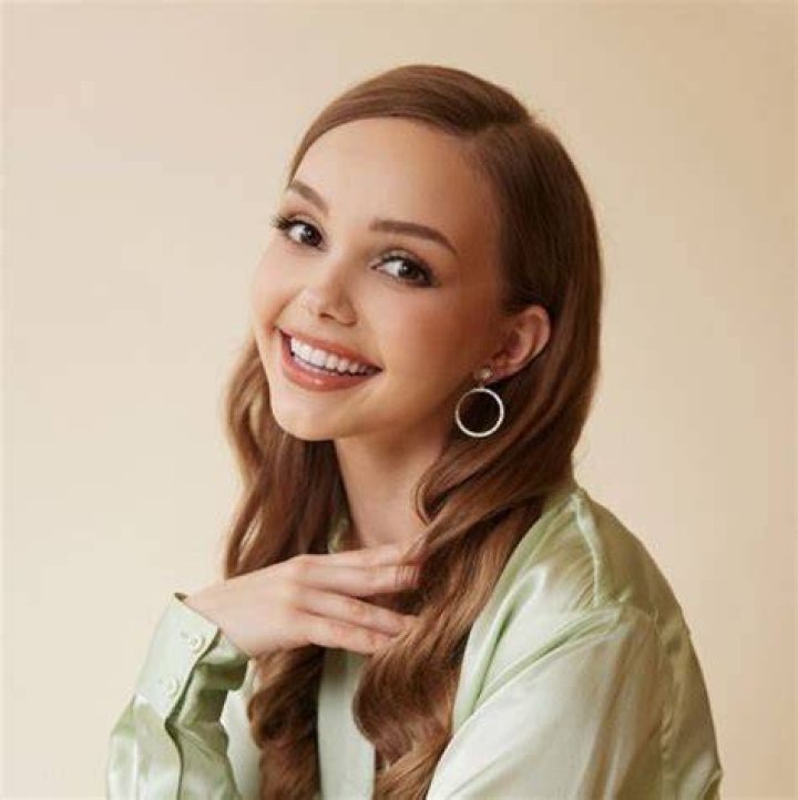 Savannah Lee May's pet No Pets (Savannah Lee May)