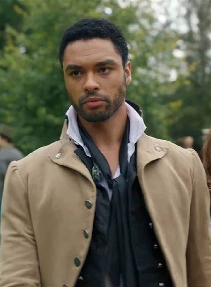 How old are the Bridgerton characters? 10 Simon Basset - Bridgerton