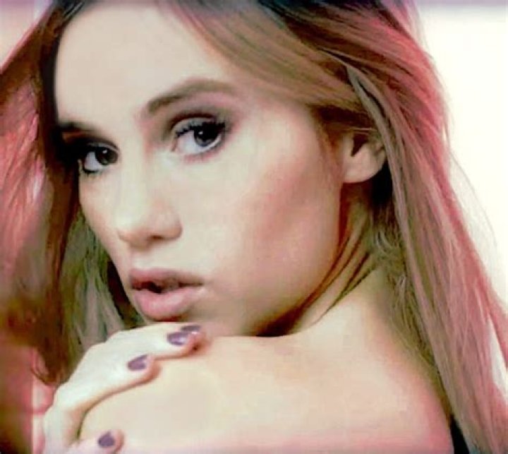 Suki Waterhouse Bio (Wiki) 