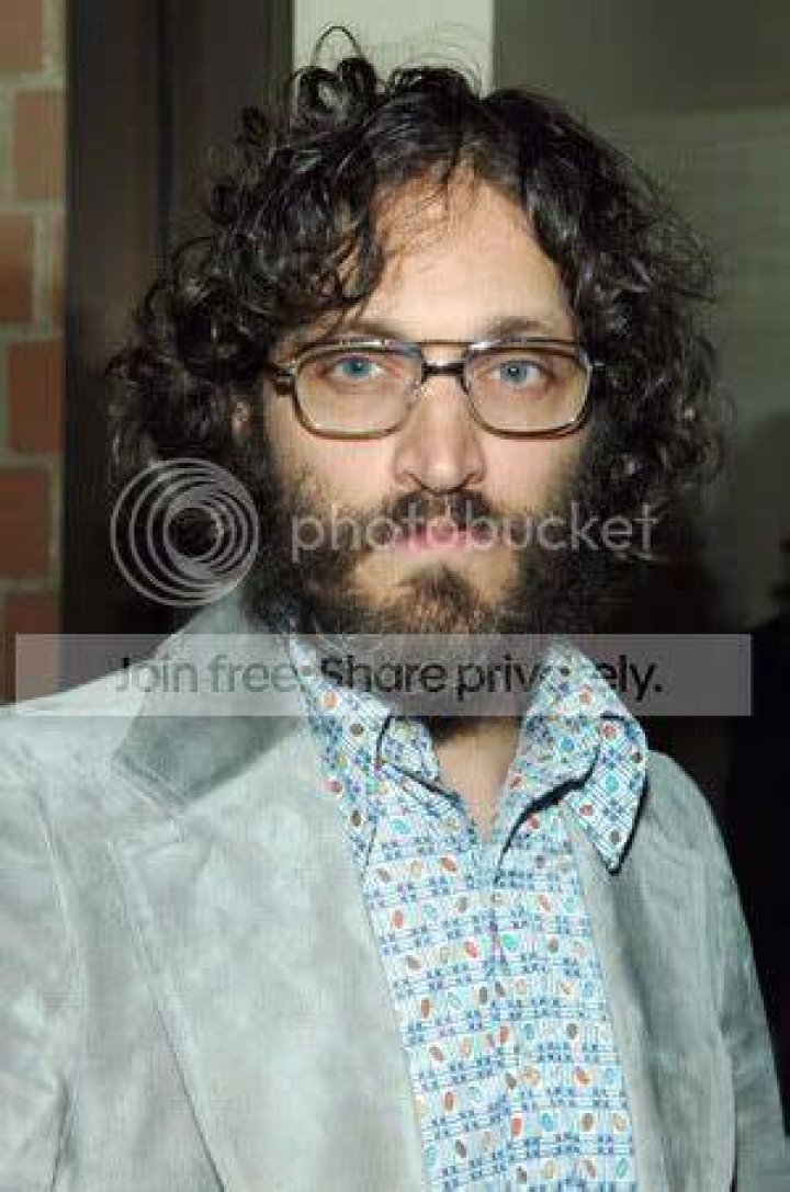 Vincent Gallo with ugly big glasses and a full shaggy beard