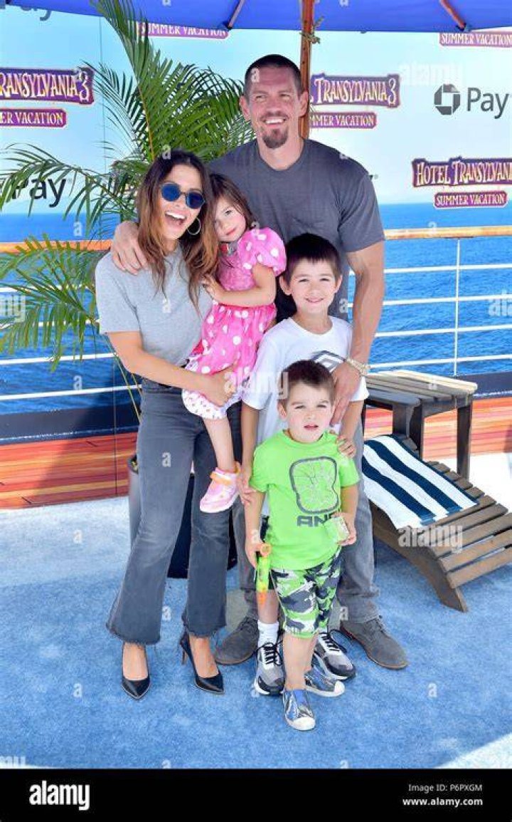Violet Moon Howey's parents, Steve Howey and Sarah Shahi, rocking black shades.