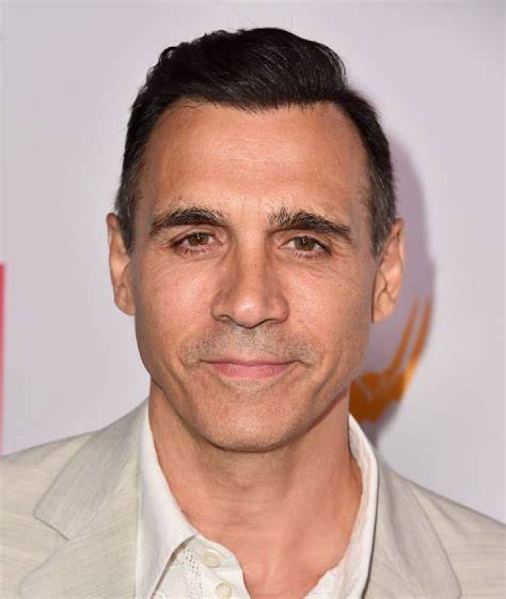 What is Adrian Paul’s net worth?